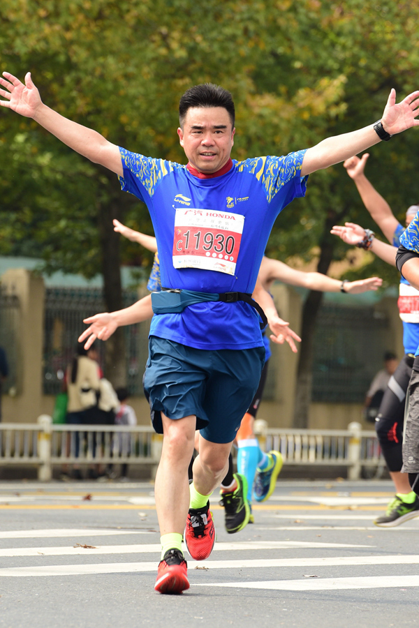 2018年11月，朱正東完成兩次馬拉松賽跑